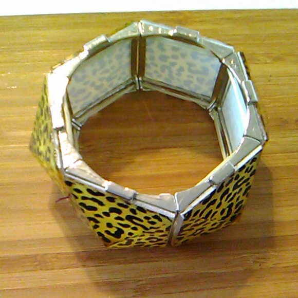 Nwt Leopard skin look bracelet - Picture 7 of 8